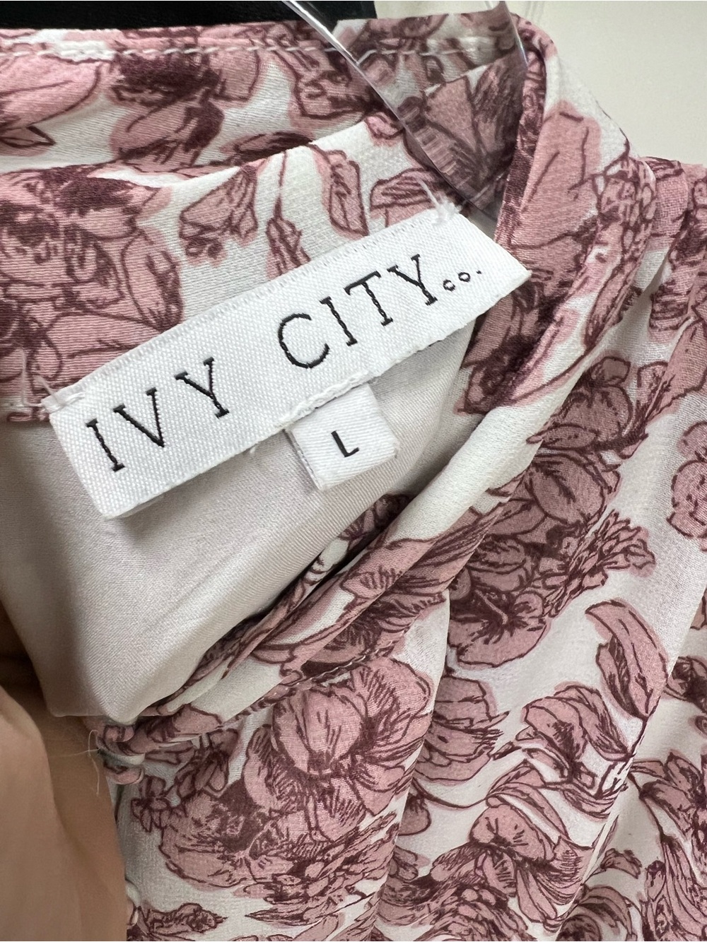 Ivy City Co Brynley Dress in Pink White Size L - Picture 10 of 11